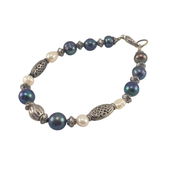 Handcrafted Elegant Freshwater Pearl and Metal Bead Bracelet - Picture 2 of 6